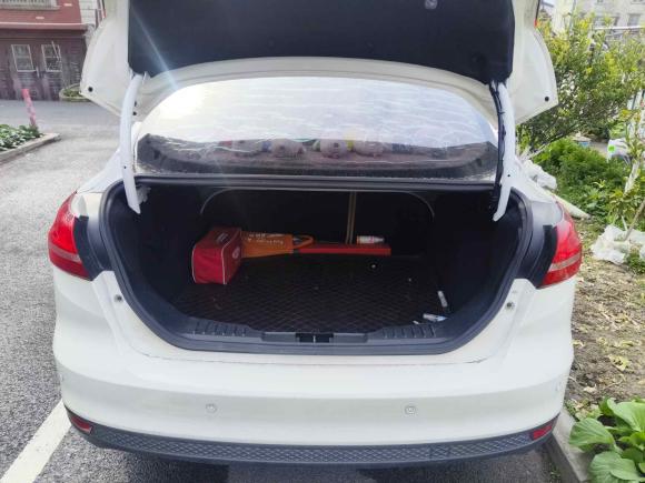 [上海·辽E] 二手福特福克斯2015款 三厢 1.6L 自动舒适型