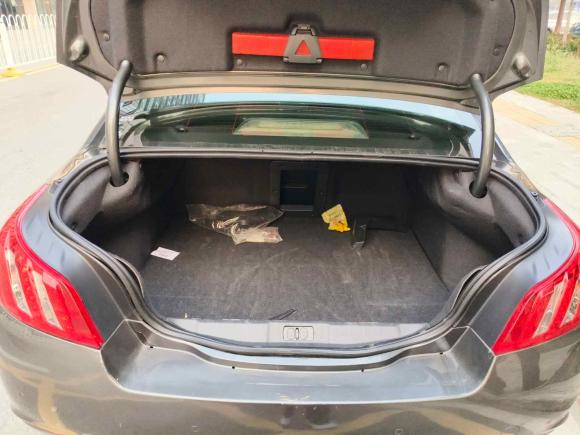 [武汉·鄂A] 二手标致标致5082011款 2.0L 手动经典版