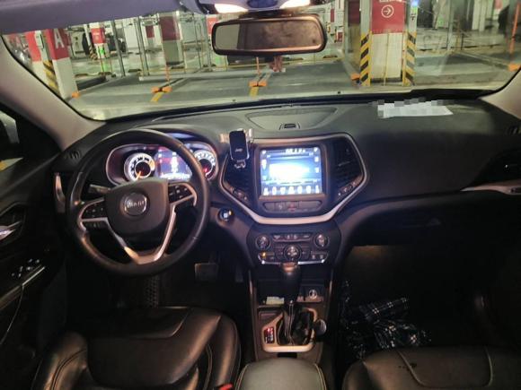 [广州·粤E] 二手Jeep自由光2017款 2.0L 优越版