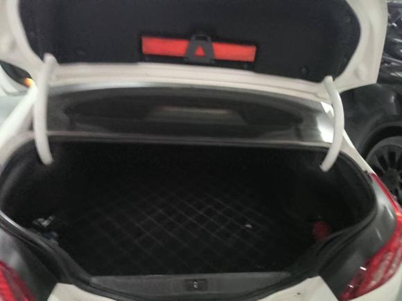 [南京·苏A] 二手标致标致5082011款 2.3L 自动旗舰版