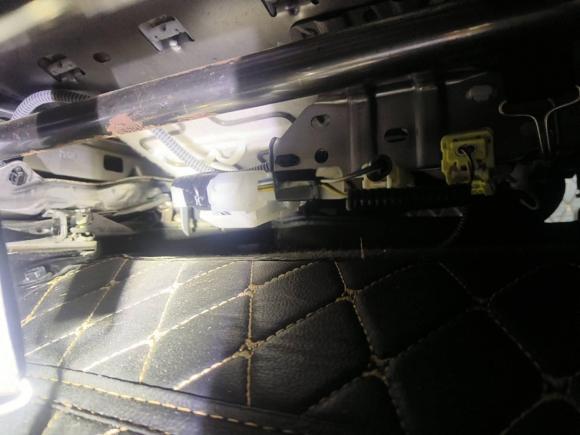 [上海·鄂F] 二手丰田卡罗拉2017款 改款双擎 1.8L E-CVT领先版