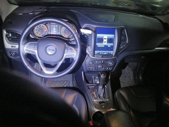 [武汉·鄂A] 二手Jeep自由光2017款 2.4L 领先版