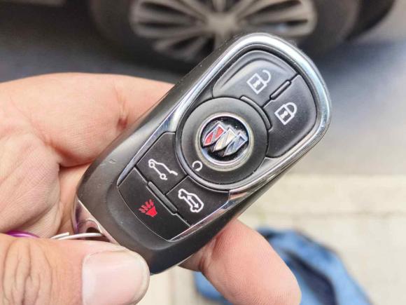 [上海·鲁B] 二手别克别克GL82023款 陆上公务舱 尊贵型