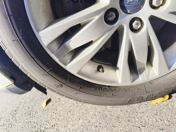 [常州·苏E] 二手福特福克斯2012款 三厢 1.6L 自动舒适型