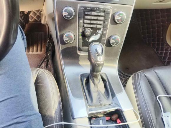 [上海·皖C] 二手沃尔沃沃尔沃S602014款 S60L 2.0T 智远版