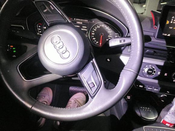 [上海·沪H] 二手奥迪奥迪A4L2018款 30周年年型 30 TFSI 进取型