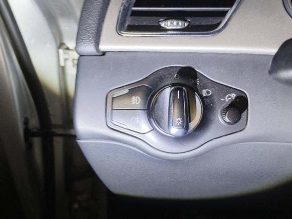 [武汉·鄂A] 二手奥迪奥迪A4L2013款 35 TFSI 自动标准型