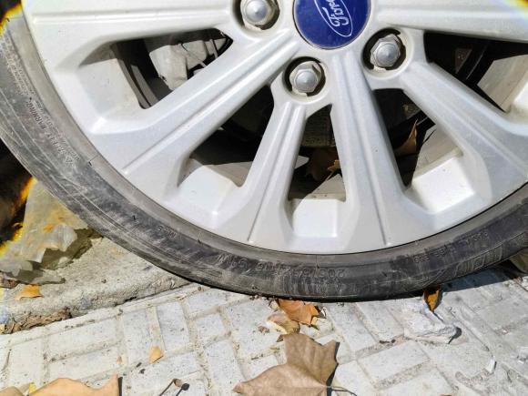 [南京·苏A] 二手福特福睿斯2015款 1.5L 自动时尚型