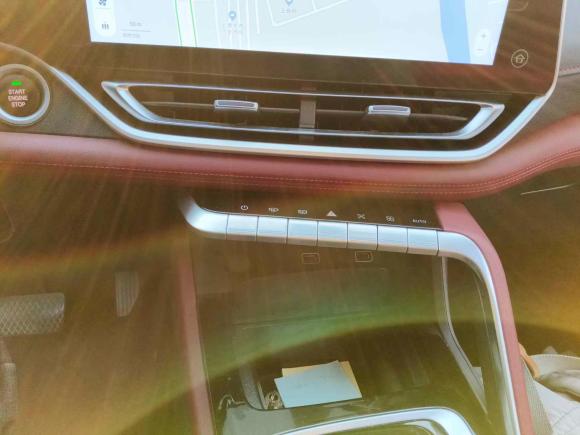 [上海·沪C] 二手上汽大通MAXUS大通T902021款 2.0T双增压 自动四驱高底盘豪华型标箱