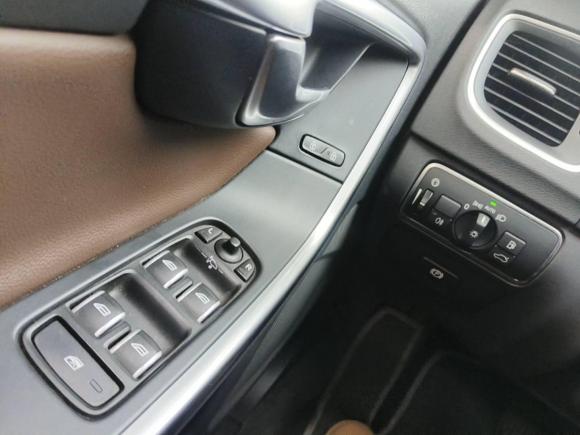 [上海·浙B] 二手沃尔沃沃尔沃S60插电式混动2015款 S60L E驱混动 T6智驭版