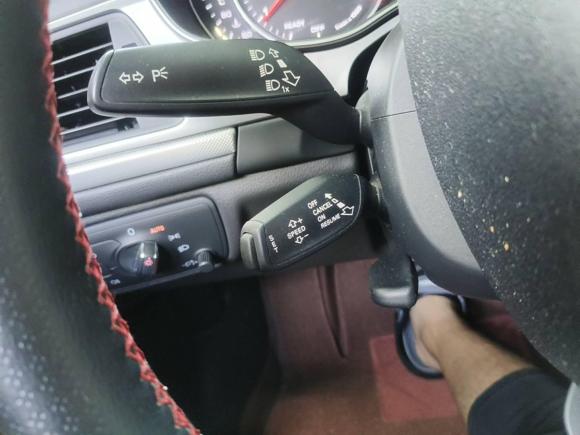 [深圳·粤B] 二手奥迪奥迪A6L2018款 30周年年型 35 TFSI 时尚型