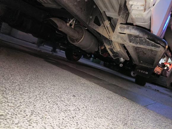 [南京·苏A] 二手依维柯依维柯得意2023款 2.8T V40厢式运输车长轴中顶双胎手动门2-3座