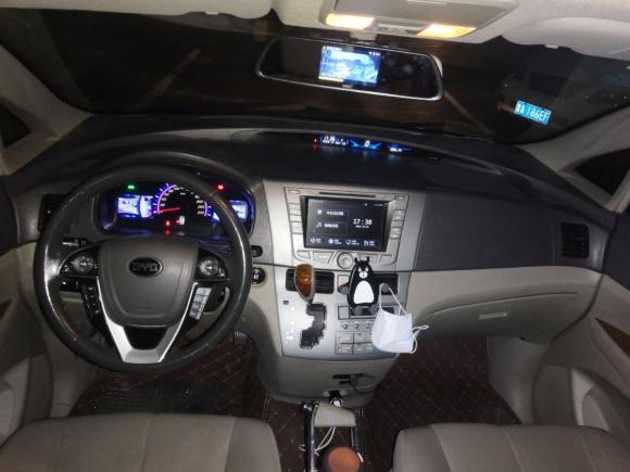 [上海·沪B] 二手比亚迪比亚迪M62015款 2.4L 自动尊贵版