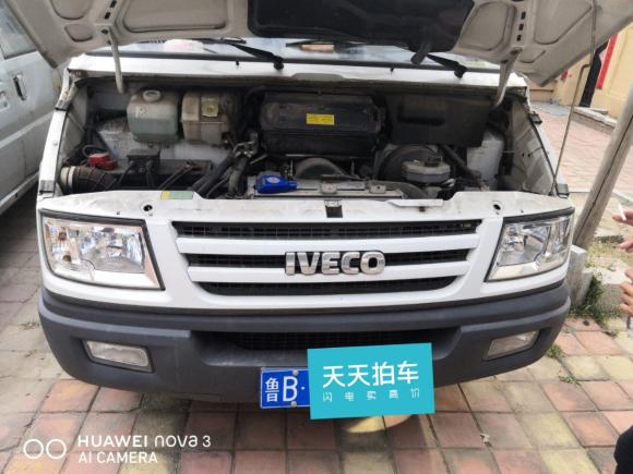 [青岛·鲁B] 二手依维柯得意2017款 2.8T V35箱货中顶3/6座43S5