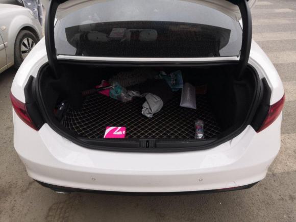 [成都·川A] 二手阿尔法罗密欧Giulia2017款 2.0T 200HP 豪华版