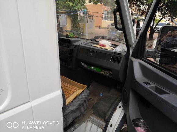 [青岛·鲁B] 二手依维柯得意2017款 2.8T V35箱货中顶3/6座43S5