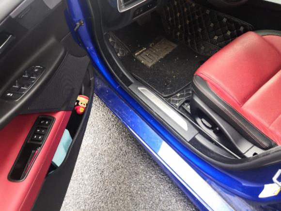 [济南·鲁A] 二手捷豹捷豹XE2018款 2.0T 300PS 四驱R-Sport运动版