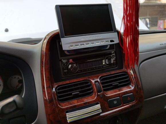 [无锡·苏B] 二手日产帕拉丁2004款 2.4L 两驱黑内饰型