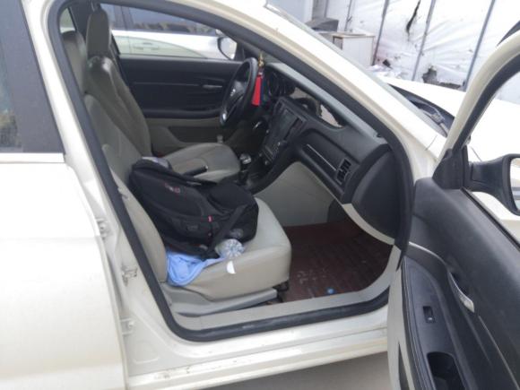 [济南·鲁A] 二手北汽绅宝绅宝D502015款 1.5L CVT标准超值导航版