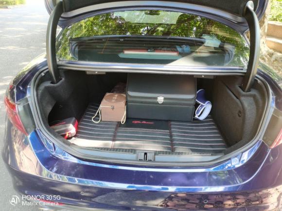 [广州·粤A] 二手阿尔法罗密欧Giulia2017款 2.0T 280HP 豪华版