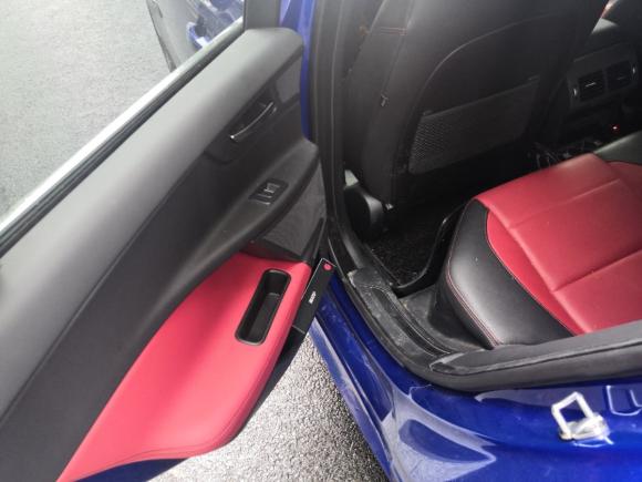 [济南·鲁A] 二手捷豹捷豹XE2018款 2.0T 300PS 四驱R-Sport运动版