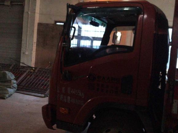 [成都·川A] 二手大运轻型栏板货车2015年出厂 3.3T 手动 柴油 大运牌CGC1040HBC33D