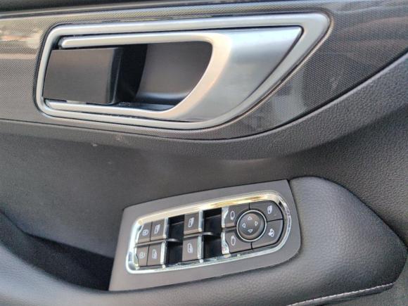 [上海·皖A] 二手众泰众泰SR72017款 1.5T CVT魔方之梦版