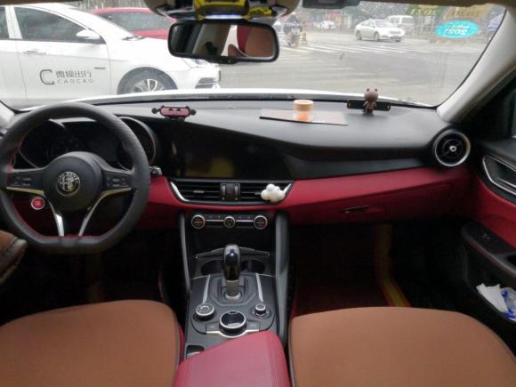 [成都·川A] 二手阿尔法罗密欧Giulia2017款 2.0T 200HP 豪华版