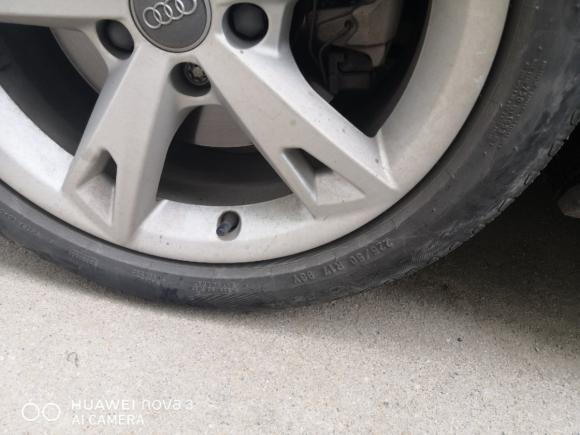 [青岛·鲁B] 二手奥迪奥迪A4L2017款 40 TFSI 时尚型（全景天窗）