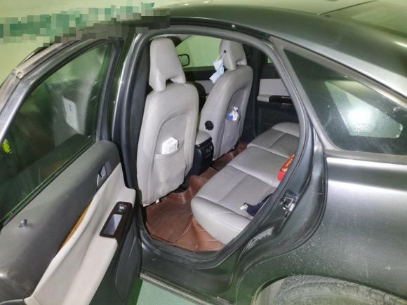 [济南·鲁A] 二手沃尔沃沃尔沃S402007款 2.4i 智雅版