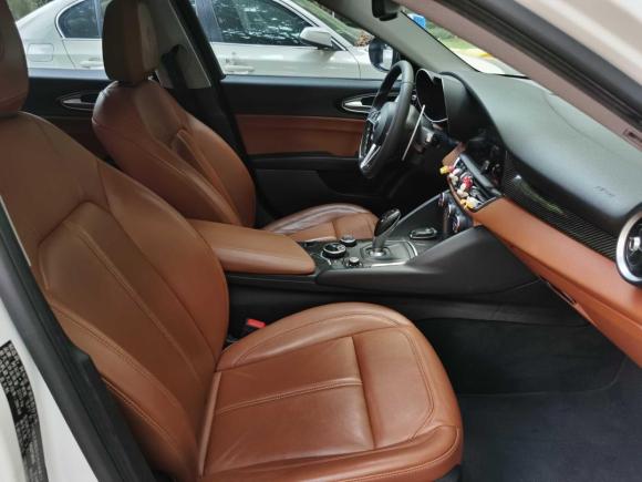 [佛山·粤V] 二手阿尔法罗密欧Giulia2017款 2.0T 280HP 豪华版