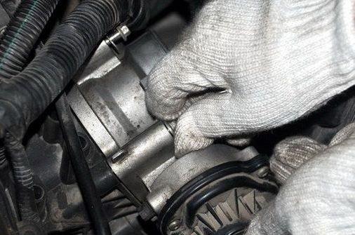 奥迪q3节气门怎么清洗奥迪q3节气门清洗方法