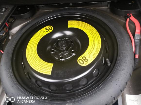 [青岛·鲁B] 二手奥迪奥迪A4L2017款 40 TFSI 时尚型（全景天窗）