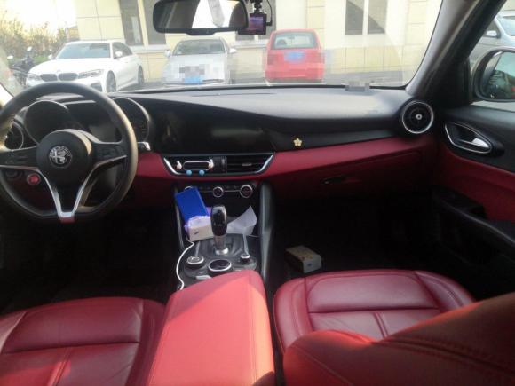 [青岛·鲁B] 二手阿尔法罗密欧Giulia2017款 2.0T 200HP 豪华版