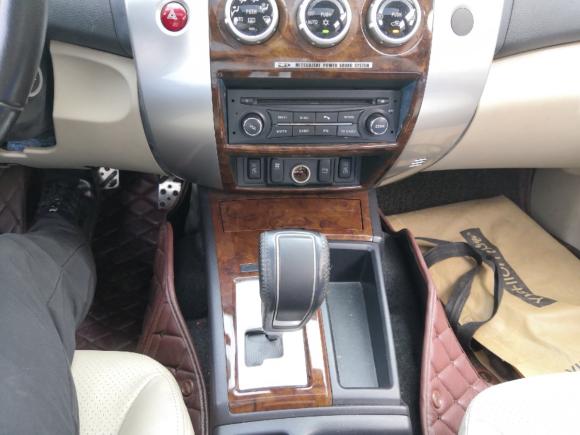 [广州·粤R] 二手三菱帕杰罗・劲畅2013款 3.0L 自动两驱豪华版