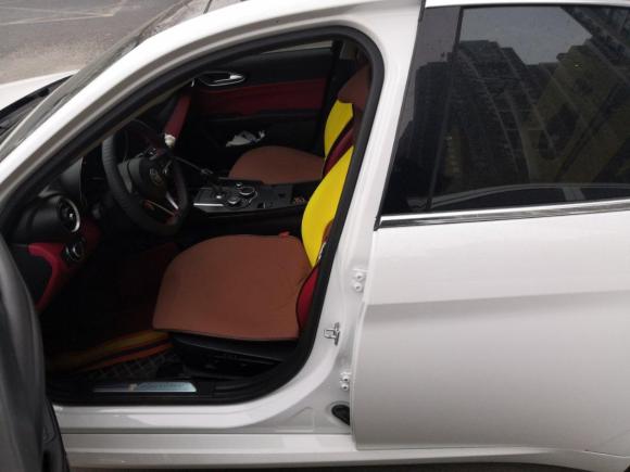 [成都·川A] 二手阿尔法罗密欧Giulia2017款 2.0T 200HP 豪华版