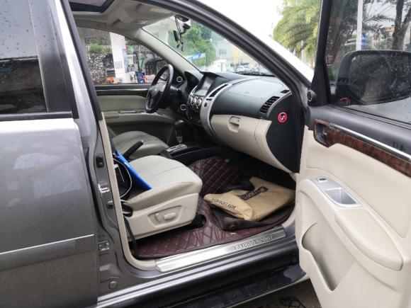 [广州·粤R] 二手三菱帕杰罗・劲畅2013款 3.0L 自动两驱豪华版