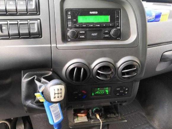 [上海·沪J] 二手依维柯褒迪2016产2.5手动无天窗