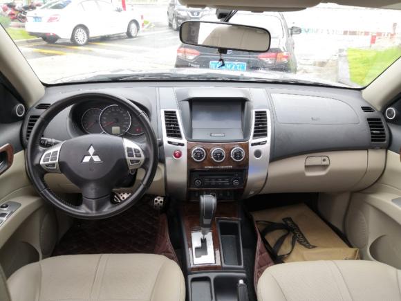 [广州·粤R] 二手三菱帕杰罗・劲畅2013款 3.0L 自动两驱豪华版