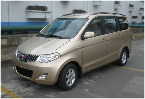 紧凑型的新款五菱荣光商务车