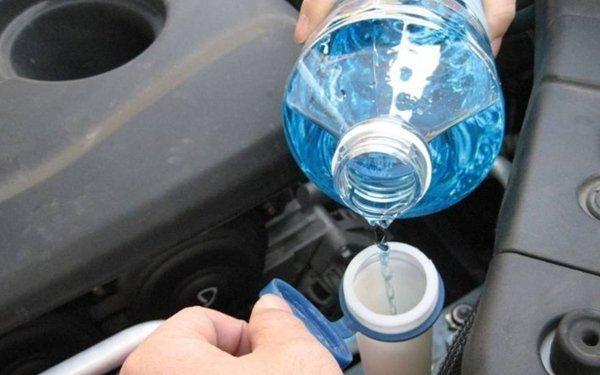 长安睿骋cc玻璃水怎么加睿骋cc玻璃水加注位置及容量