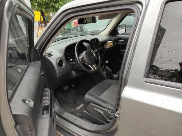 [义乌·浙G] 二手Jeep自由客2012款 2.4 运动版