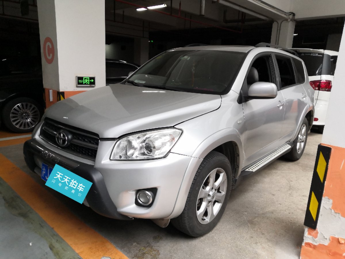 4l 自动豪华版 车型系列:丰田rav4荣放 上牌时间:2010年01月 行驶里程