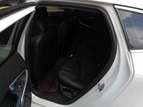 [佛山·粤E] 二手沃尔沃沃尔沃V402015款 1.6T 智雅版