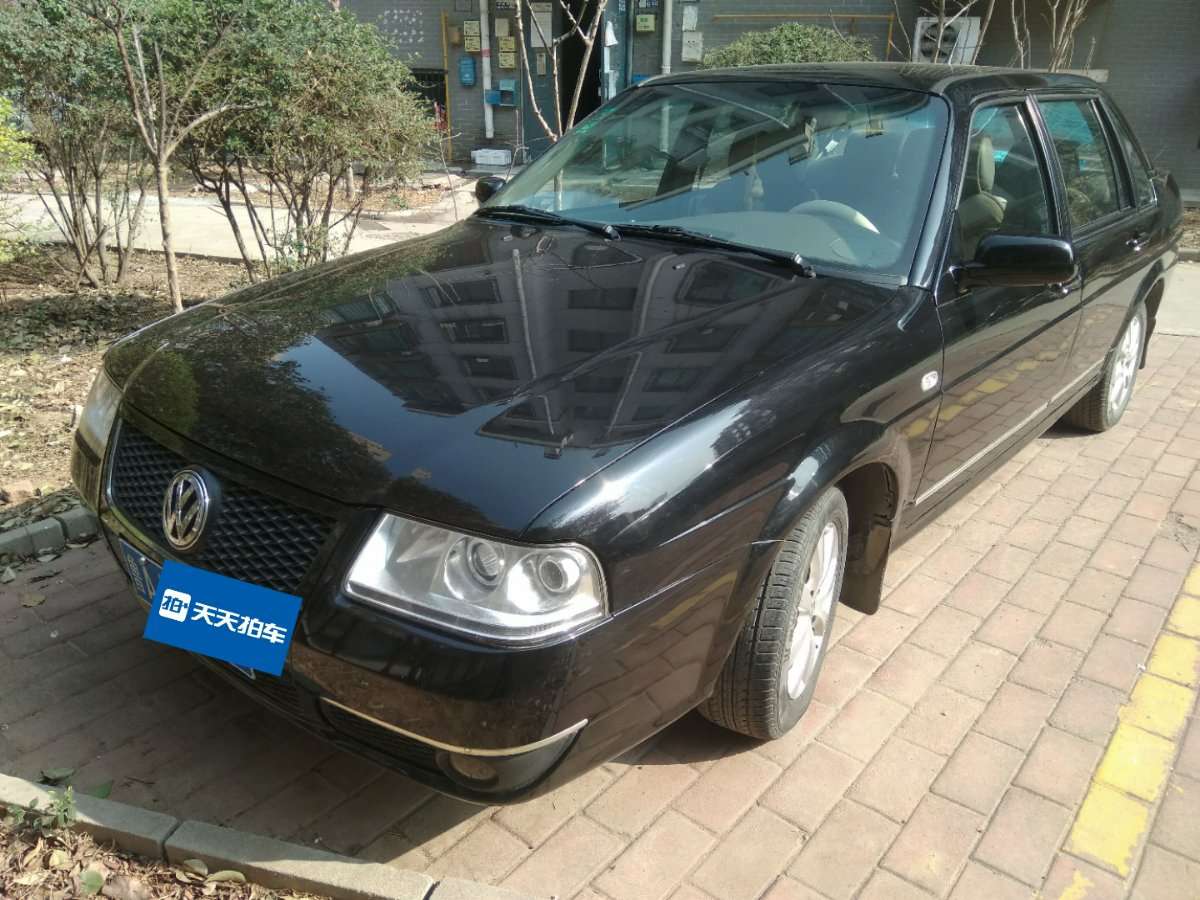 二手车评估师大众桑塔纳志俊10年车龄能卖多钱