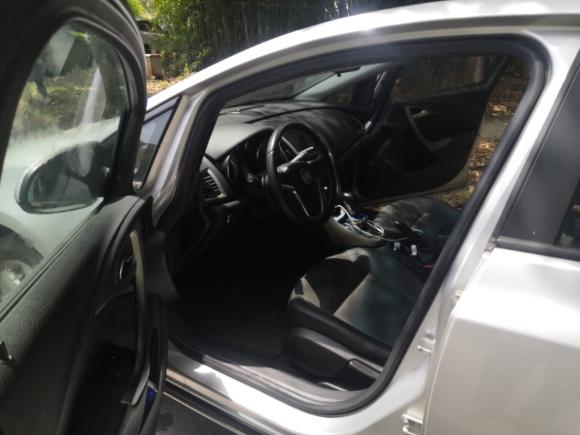 [上海·沪J] 二手别克英朗2010款 XT 1.6T 时尚运动版