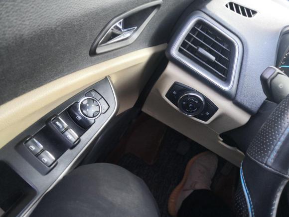 [青岛·鲁B] 二手福特福睿斯2015款 1.5L 手动舒适型