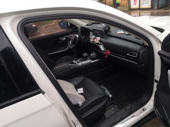 [上海·陕C] 二手众泰众泰T5002018款 1.5T 自动智能互联尊贵型