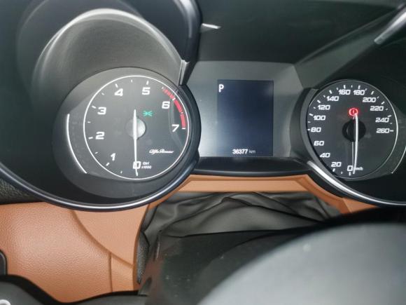 [嘉兴·浙F] 二手阿尔法罗密欧Giulia2017款 2.0T 200HP 精英版