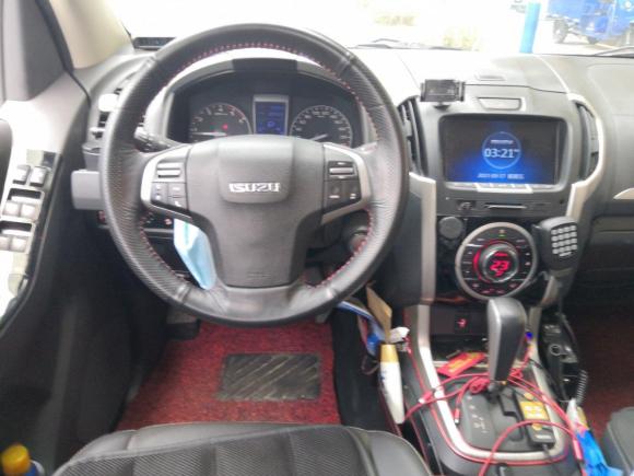 [深圳·粤B] 二手五十铃D-MAX2018款 3.0T四驱自动超豪华型4JJ1-TC HI